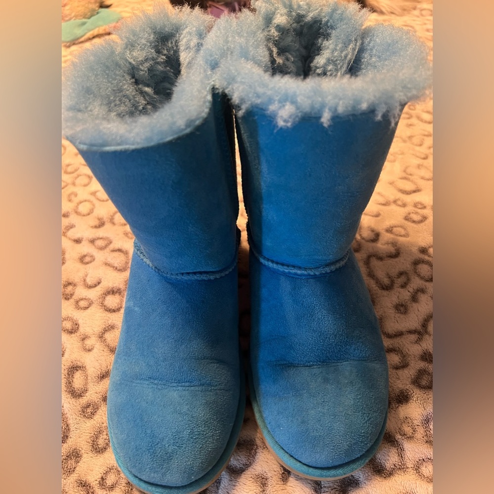 Girls Uggs size 3